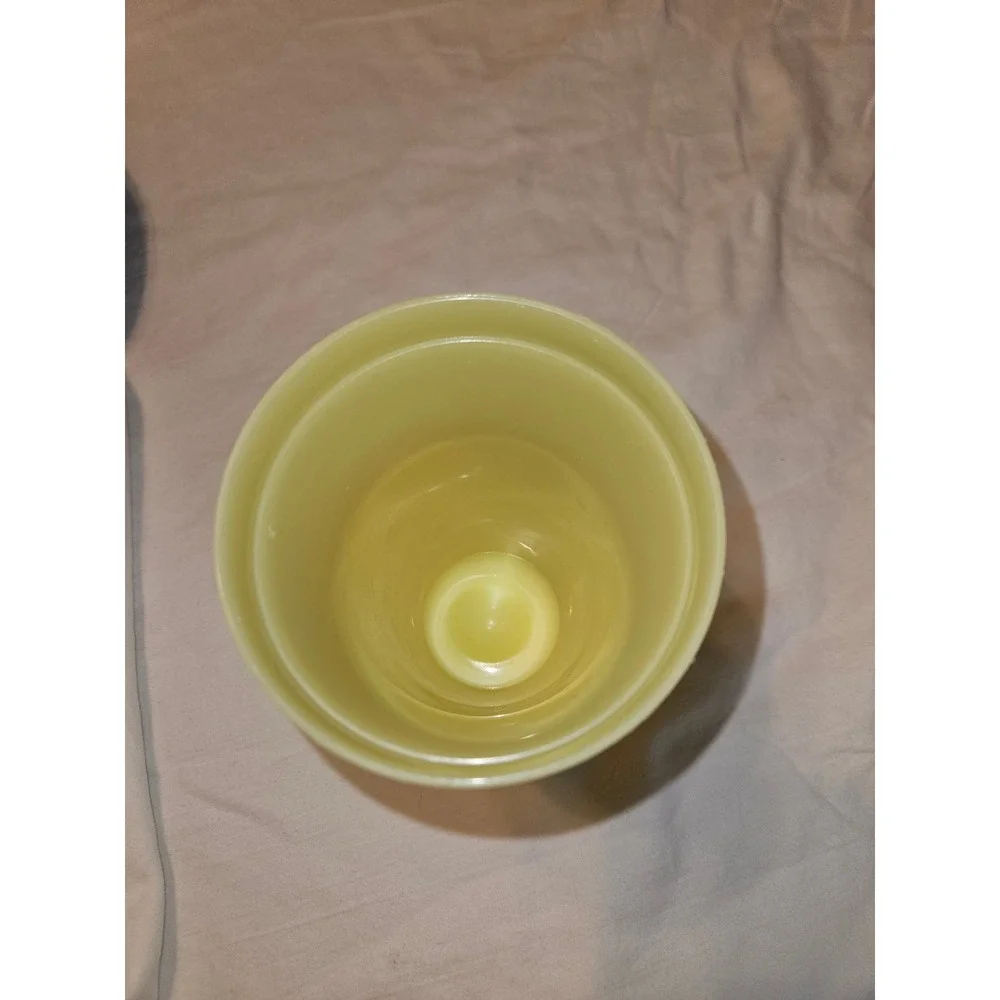 Vintage Tupperware Quick Shake Container White Cream Flip Top‎ Lid - No disk